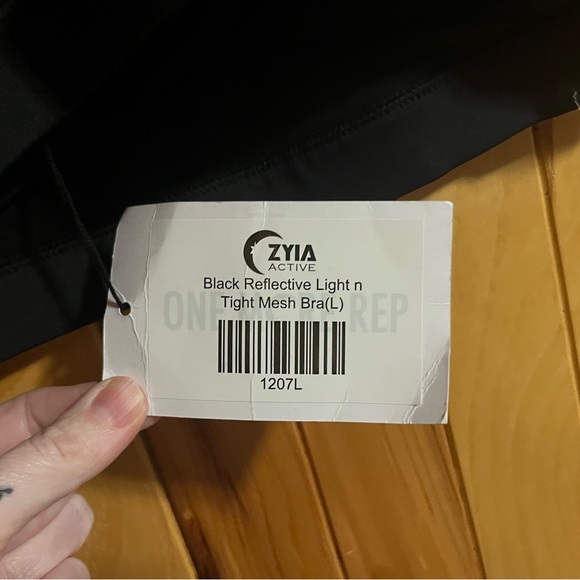 Black reflective light n tight mesh bra by zyia - Picture 3 of 7